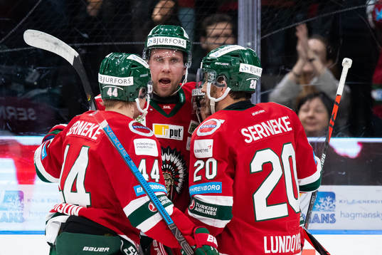 Frölundas Viktor Ekbom jublar med lagkamrater