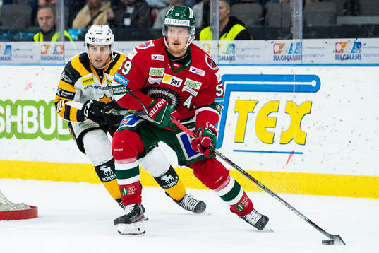 Frölundas Simon Hjalmarsson före Skellefteås Joakim