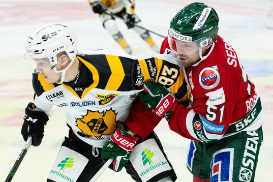 Skellefteås Toni Kallela och Frölundas Mats Rosseli Olsen