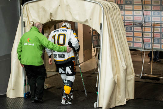 Skellefteås Joakim Lindström lämnar isen