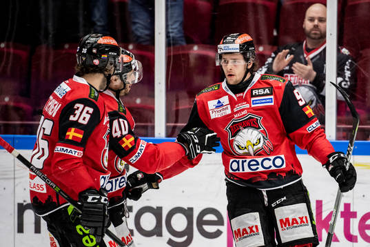 Malmö Redhawks Carl Persson jublar