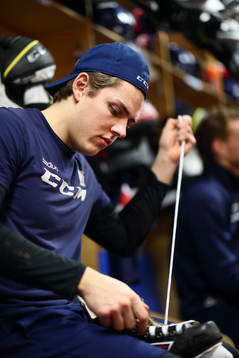 Linköpings Max Lindroth före ishockeymatchen i SHL mellan