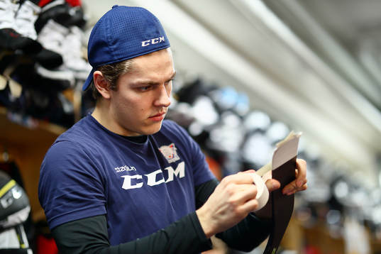 Linköpings Max Lindroth före ishockeymatchen i SHL mellan