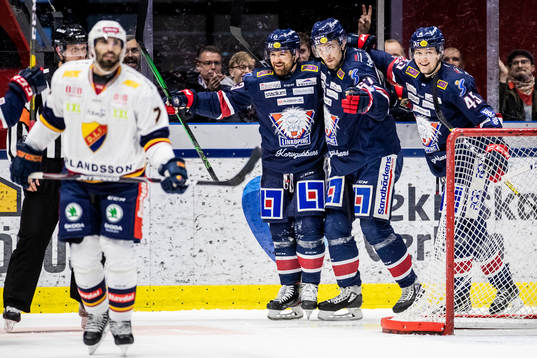 Linköpings Jarno Kärki jublar med lagkamrater