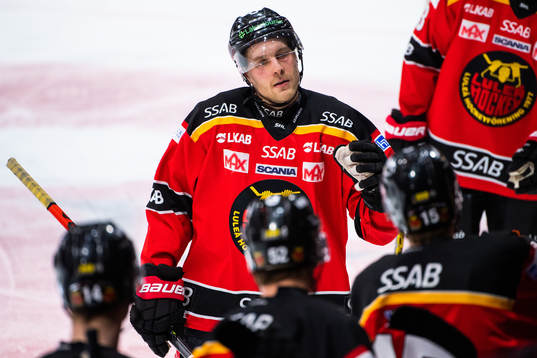 Luleås Juhani Tyrväinen jublar