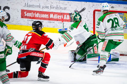 Luleås Juhani Tyrväinen sätter 1-0