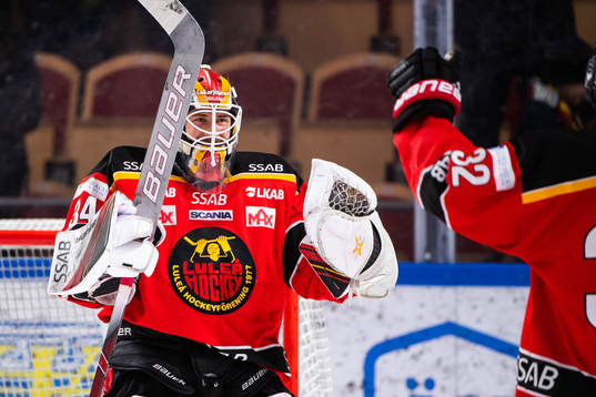Luleås målvakt Joel Lassinantti jublar