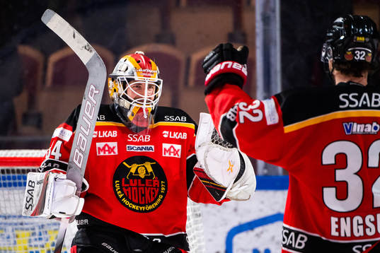 Luleås målvakt Joel Lassinantti jublar