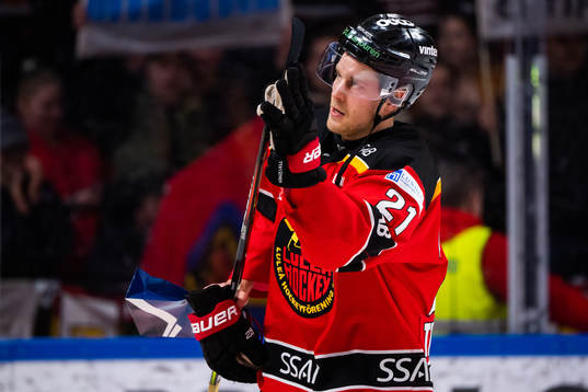 Luleås Juhani Tyrväinen jublar