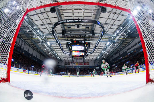 Luleås Jonas Berglund sätter 3-0 i öppen kasse
