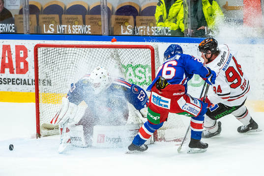 Oskarshamns målvakt Daniel Rosengren och Filip Karlsson