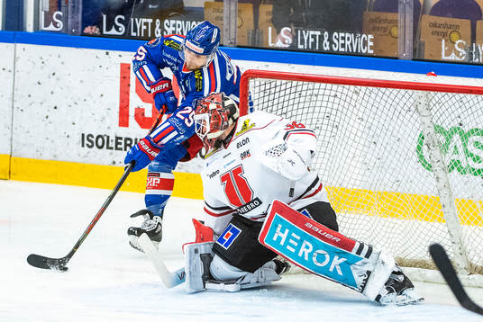 Oskarshamns Johannes Salmonsson och Örebros målvakt