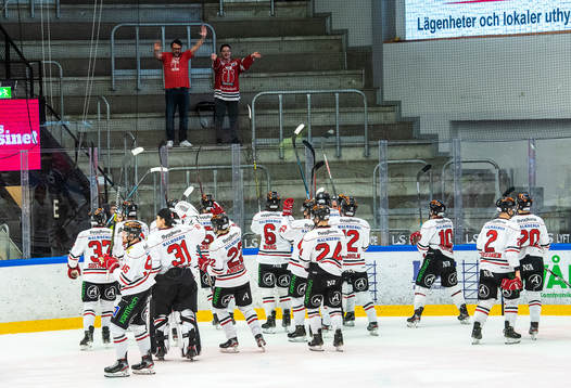Örebros spelare jublar