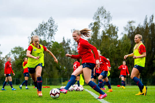 Amalie Eikeland and Frida Leonhardsen Maanum of the