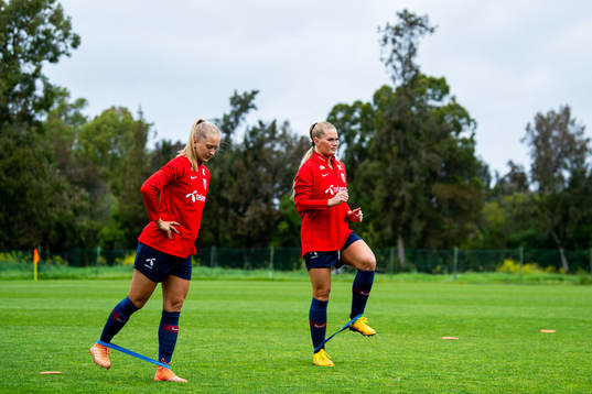 Amalie Eikeland and Lisa-Marie Karlseng Utland of the