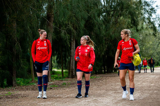 Stine Reinås, Therese Sessy Åsland and Elise Thorsnes of