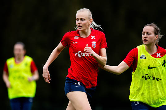 Karina Sævik and Kristine Minde of the Norwegian women’s