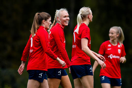 Maren Mjelde and Maria Thorisdottir of the Norwegian