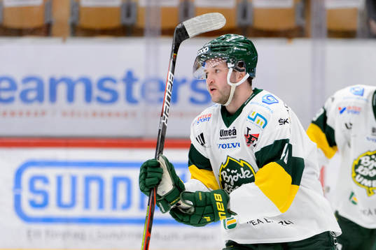 Björklövens Sebastian Selin jublar