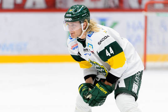 Björklövens Olle Liss lämnar isen