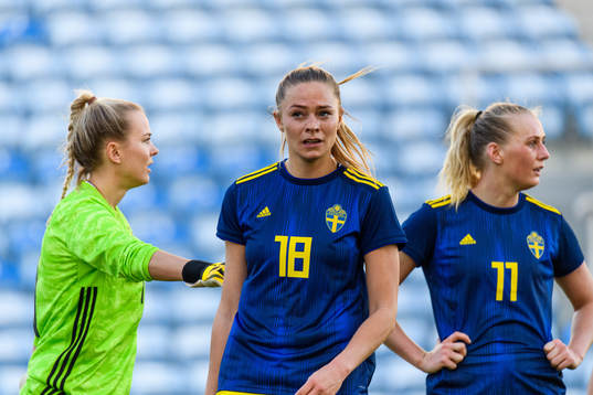 Fridolina Rolfö and Stina Blackstenius of Sweden