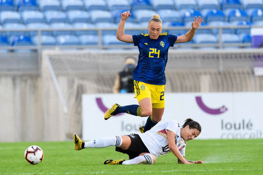 Hanna Bennison of Sweden and Dzsenifer Marozsán of Germany