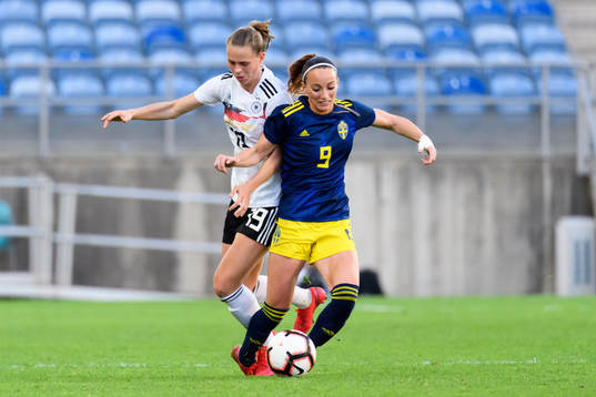Klara Bühl of Germany and Kosovare Asllani of Sweden