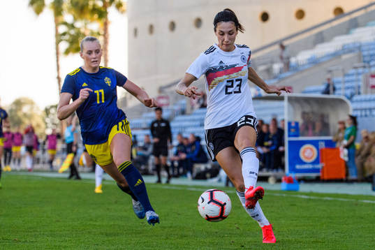 Stina Blackstenius of Sweden and Sara Doorsoun of Germany