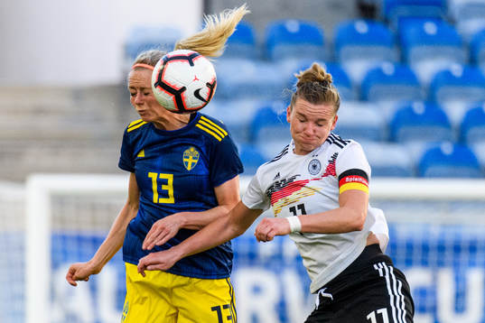 Amanda Ilestedt of Sweden and Alexandra Popp of Germany