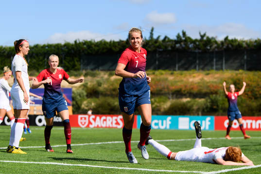 Elise Thorsnes of Norway celebrates