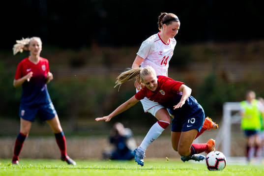 Nicoline Sørensen of Denmark and Amalie Eikeland of Norway
