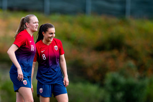Frida Leonhardsen Maanum and Vilde Bøe Risa of Norway