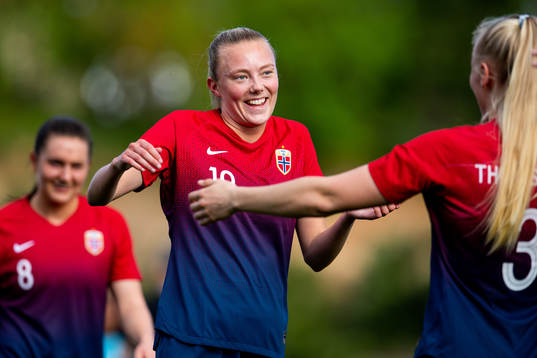 Synne Sofie Kinden Jensen and Maria Thorisdottir of Norway