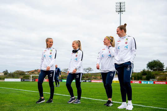 Anja Sønstevold, Emilie Woldvik, Therese Sessy Åsland and