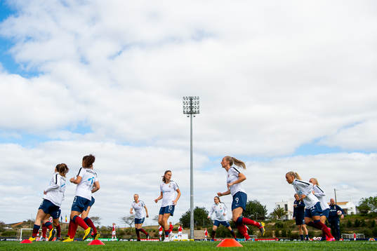 Caroline Graham Hansen, Anja Sønstevold and the players of
