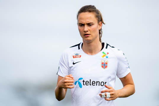 Caroline Graham Hansen of Norway warms up