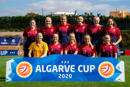 Maren Mjelde (2nd row), Maria Thorisdottir, Elise Thorsnes,