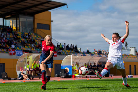 Karina Sævik of Norway and Emma Snerle of Denmark