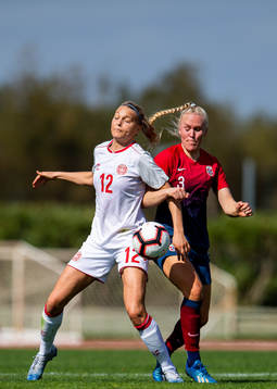 Stine Larsen of Denmark and Maria Thorisdottir of Norway