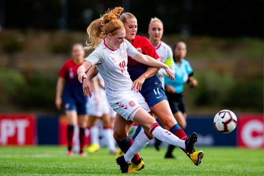 Stine Ballisager Pedersen of Denmark and Lisa-Marie