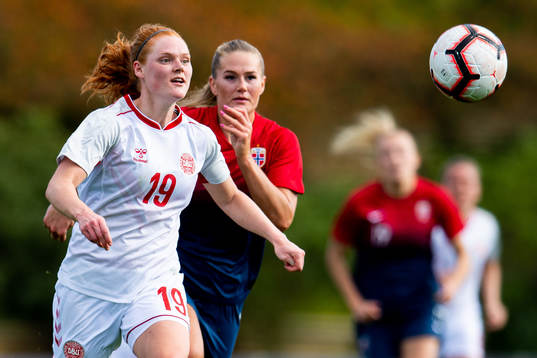 Stine Ballisager Pedersen of Denmark and Lisa-Marie