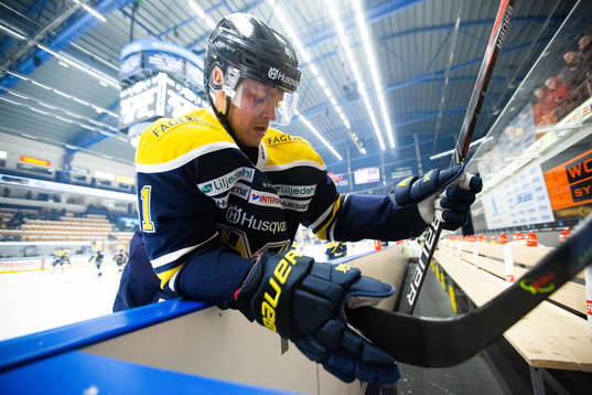 s Johan Johnsson byter ut sin trasiga klubba