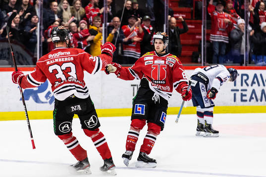 Örebros Mathias Bromé och Christopher Mastomäki jublar