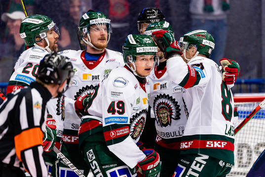 Frölundas Rhett Rakhshani jublar