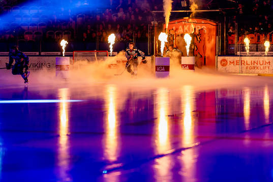 Växjös intro före ishockeymatchen i SHL mellan Växjö