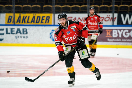 Skellefteås Petter Granberg iklädd Piteå matchdräkt på