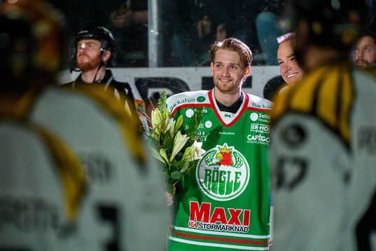 Rögles Simon Ryfors uppmärksammas för 200 spelade SHL