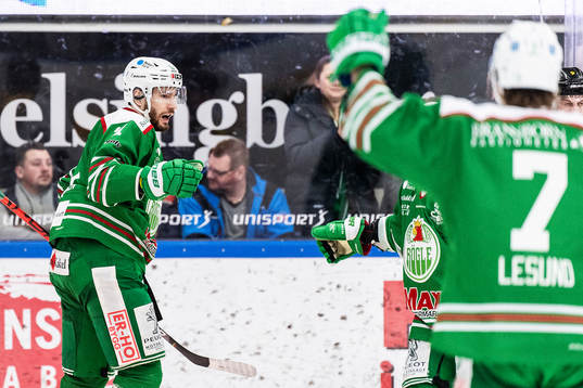 Rögles Mattias Sjögren jublar