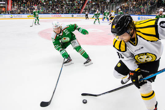 Rögles Erik Andersson och Brynäs Jaedon Descheneau
