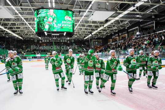 Rögles spelare jublar